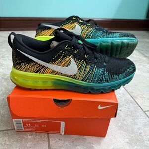 Nike Men’s Flyknit Max Black and Yellow Sneakers Size 11